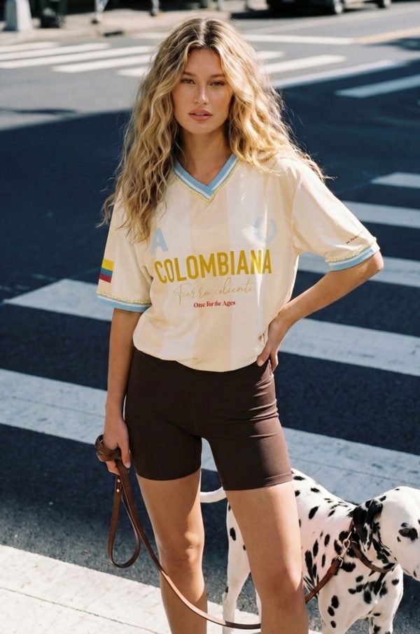 Airavata Colombiana cream oversized jersey in technical recycled fabric styled in a modern city look