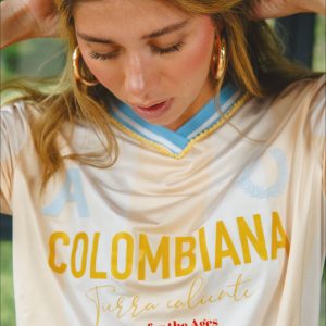 colombiana-futbol-camiseta-amarilla-mujer-fifaworldcup-airavata-1
